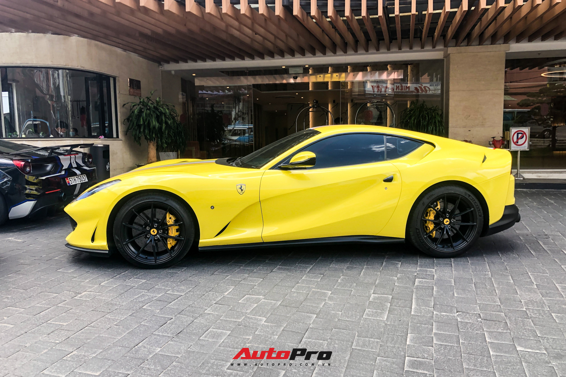 Hội trưởng Evo Team tậu siêu xe Ferrari 812 Superfast từng của hai đại gia đình đám tại Việt Nam - Ảnh 5.