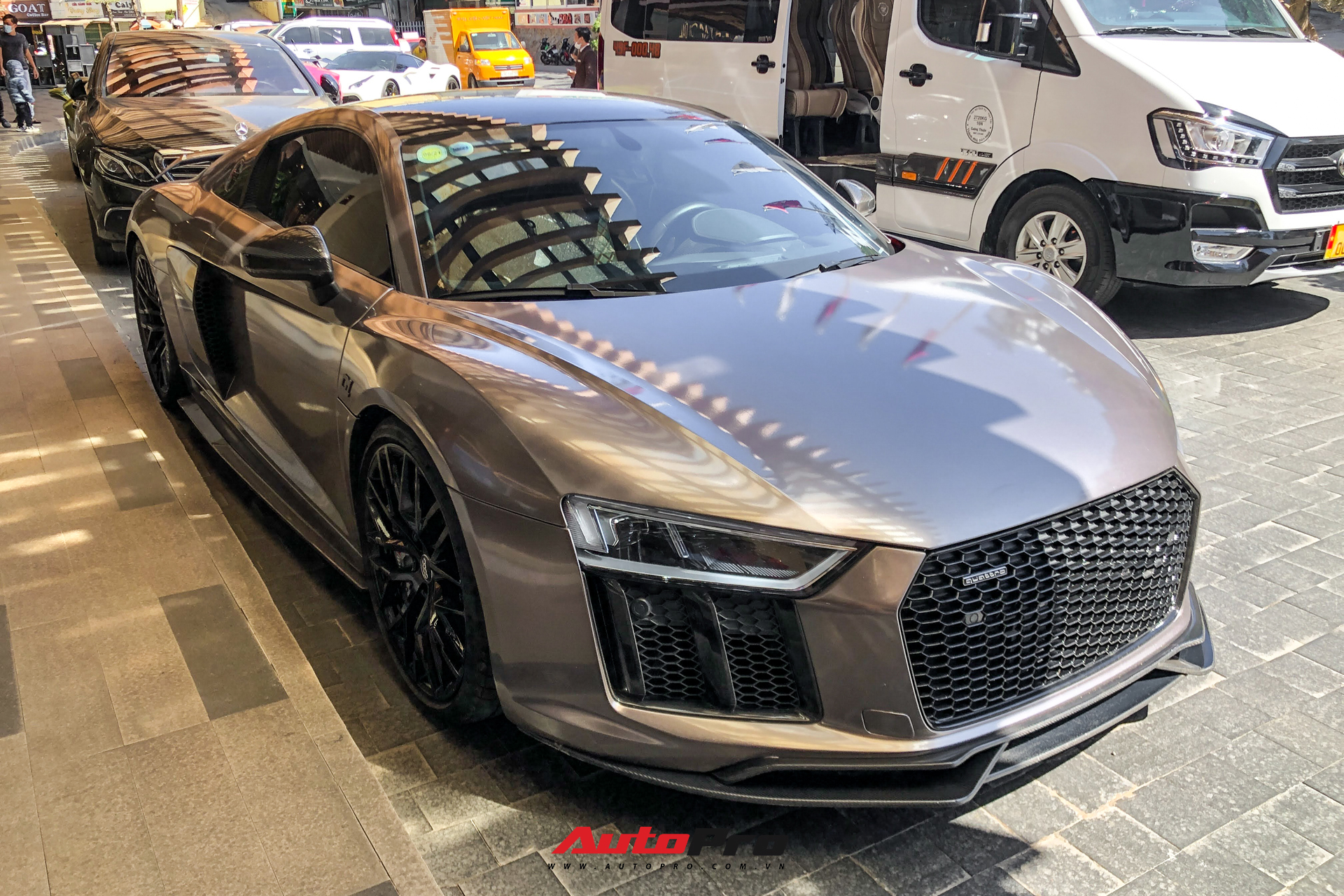 Vừa mua Audi R8, CEO 9x Tống Đông Khuê đã lột xác chiếc siêu xe để tạo cá tính - Ảnh 2.