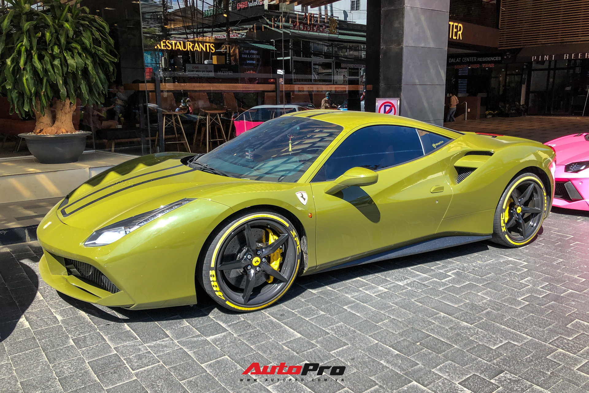 Vừa tậu Ferrari 488 GTB màu độc, đại gia chơi mô tô đình đám An Giang liền mang đi phượt với hội Evo Team - Ảnh 1.