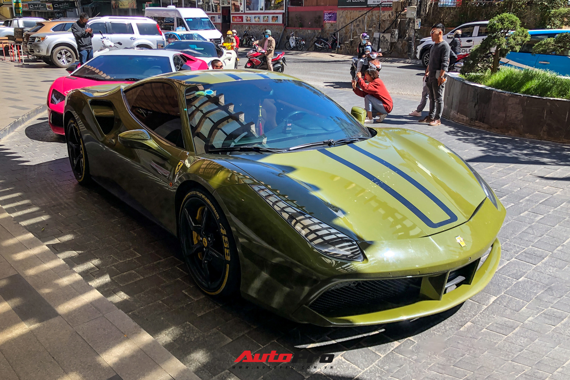 Vừa tậu Ferrari 488 GTB màu độc, đại gia chơi mô tô đình đám An Giang liền mang đi phượt với hội Evo Team - Ảnh 2.