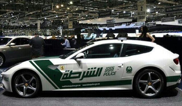 Dàn siêu xe tuần tra của cảnh sát Dubai: Toàn những cái tên đắt đỏ, tốc độ đạt đỉnh cao, mục đích là để thân thiện với người dân  - Ảnh 4.