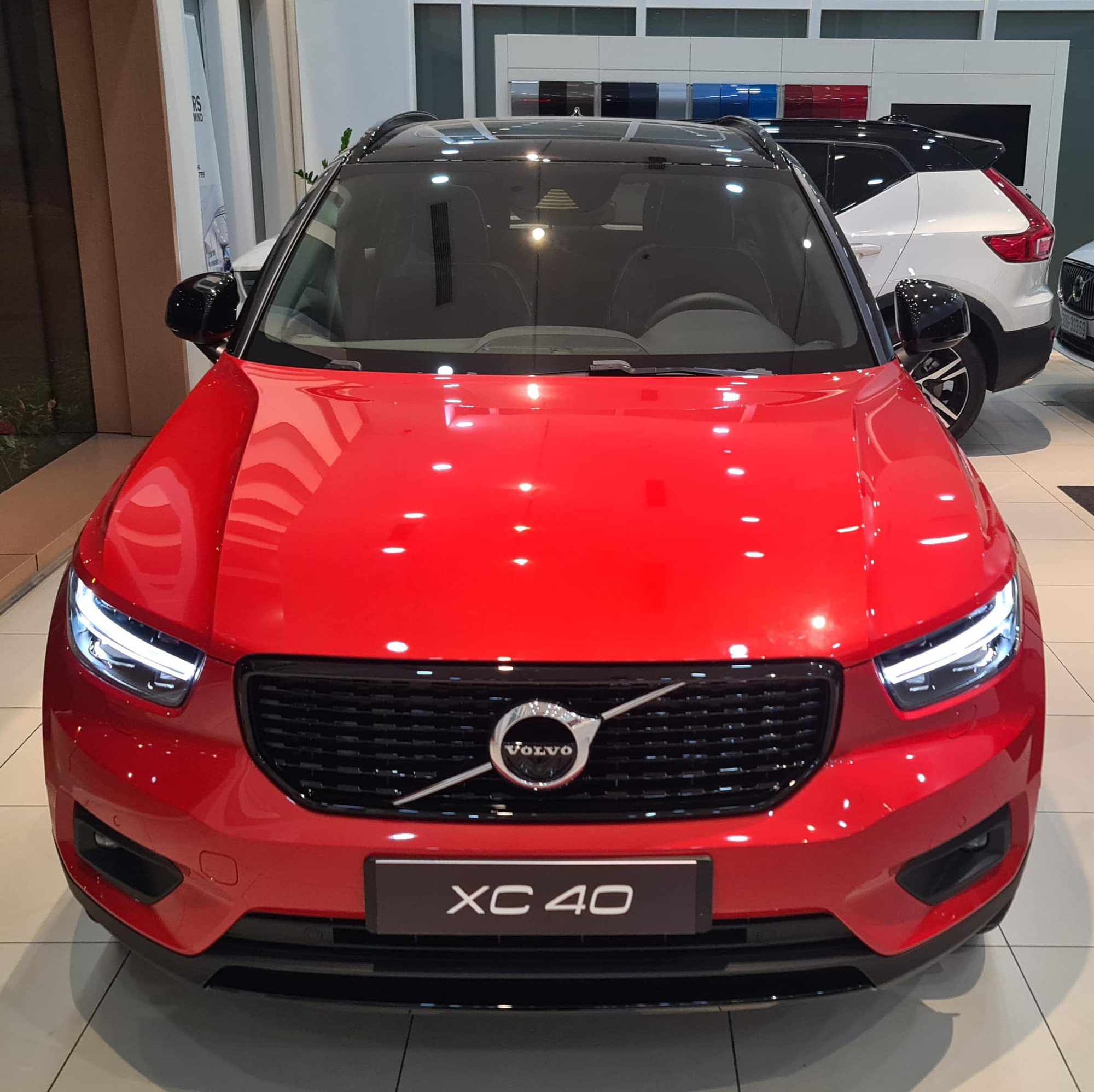 Volvo XC40 2021 về Việt Nam: Thêm trang bị tăng sức cạnh tranh nhưng giá bán vẫn giữ nguyên - Ảnh 2.