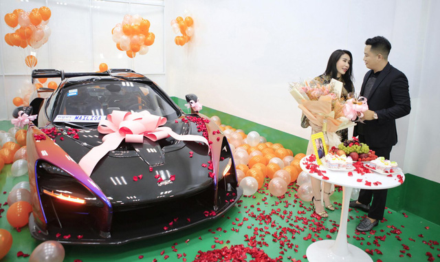 Nữ đại gia U50 - chủ viện thẩm mỹ nổi tiếng ở Sài Gòn sở hữu dàn siêu xe trăm tỷ, tiết lộ bỏ hàng chục tỷ trả lương cho nhân viên, tạp vụ thấp nhất cũng từ 10 triệu trở lên! - Ảnh 1.