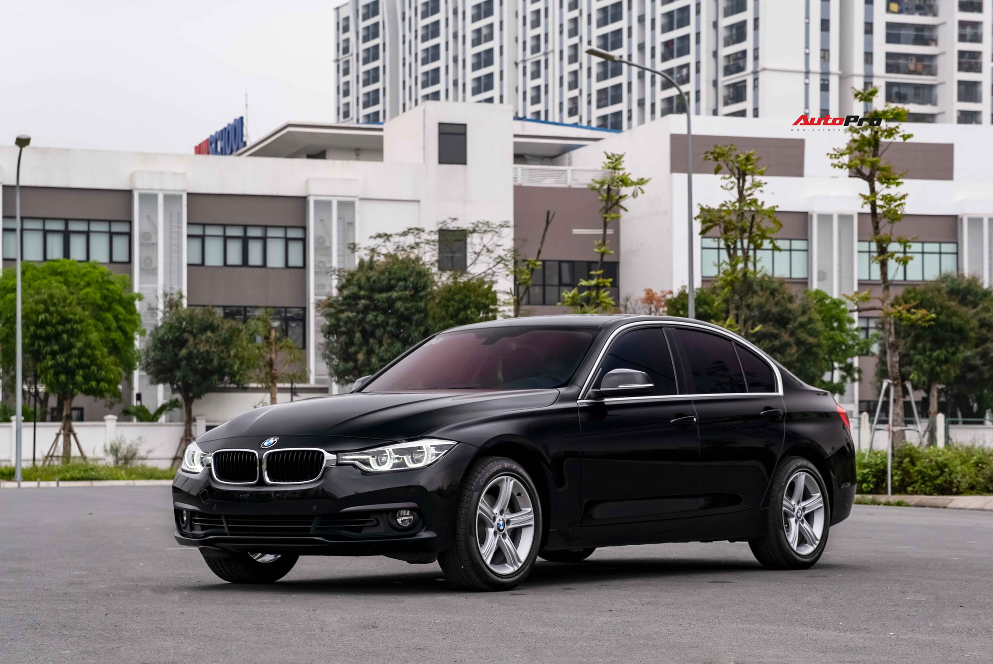 Trải nghiệm nhanh 12.000km, đại gia bán lại BMW 3-Series rẻ ngang VinFast Lux A2.0 đập hộp - Ảnh 8.