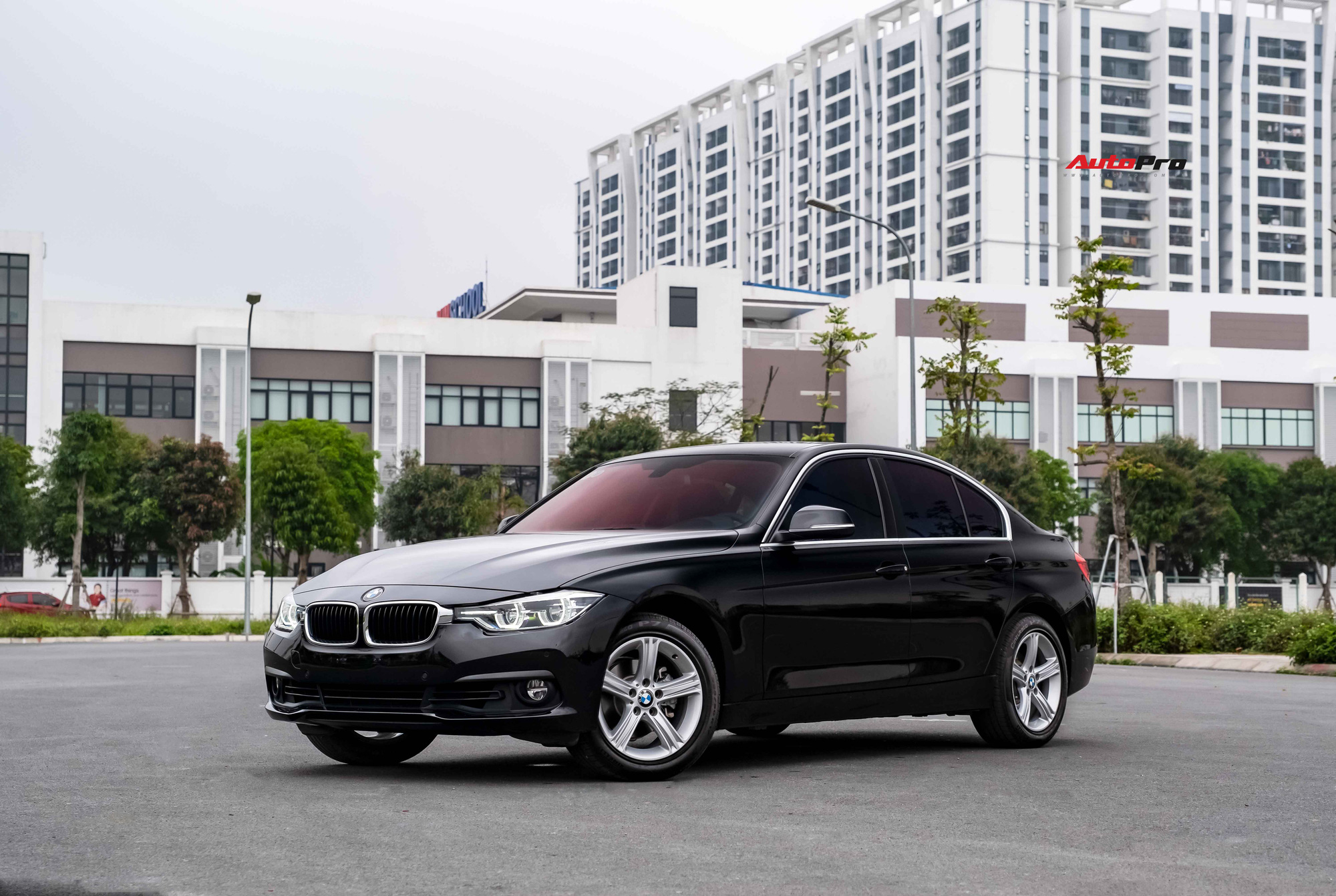 Trải nghiệm nhanh 12.000km, đại gia bán lại BMW 3-Series rẻ ngang VinFast Lux A2.0 đập hộp - Ảnh 3.