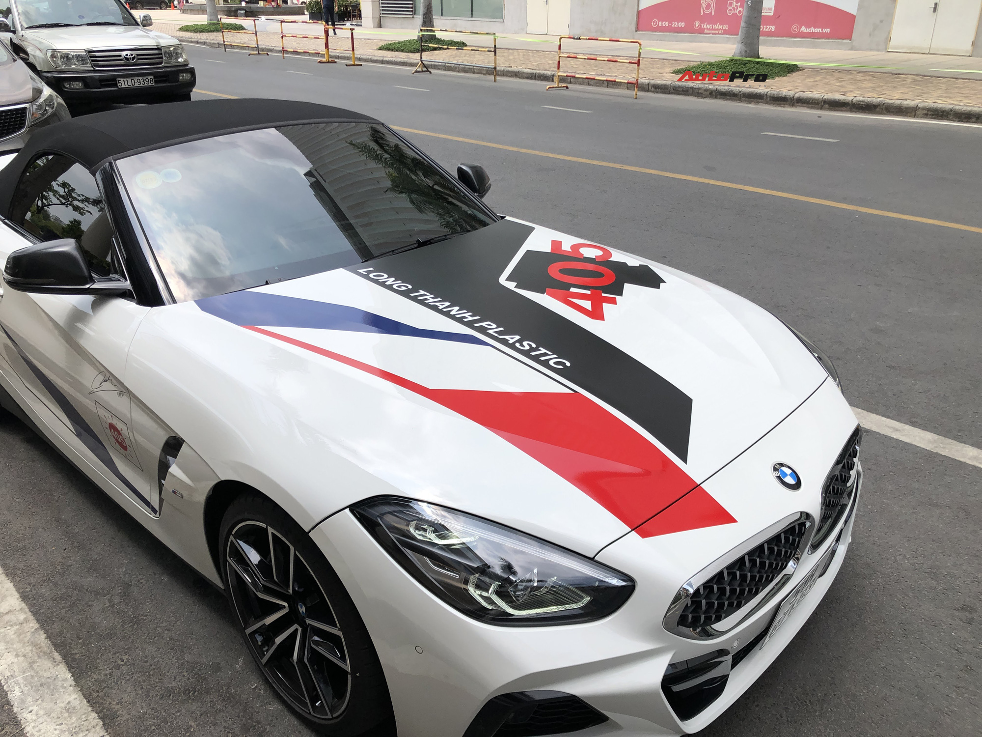Bắt gặp BMW Z4 giá hơn 3,3 tỷ đồng của Minh ‘Nhựa’: Ngoại thất dán decal tương đồng chiếc BMW X3 vừa rao bán - Ảnh 4.