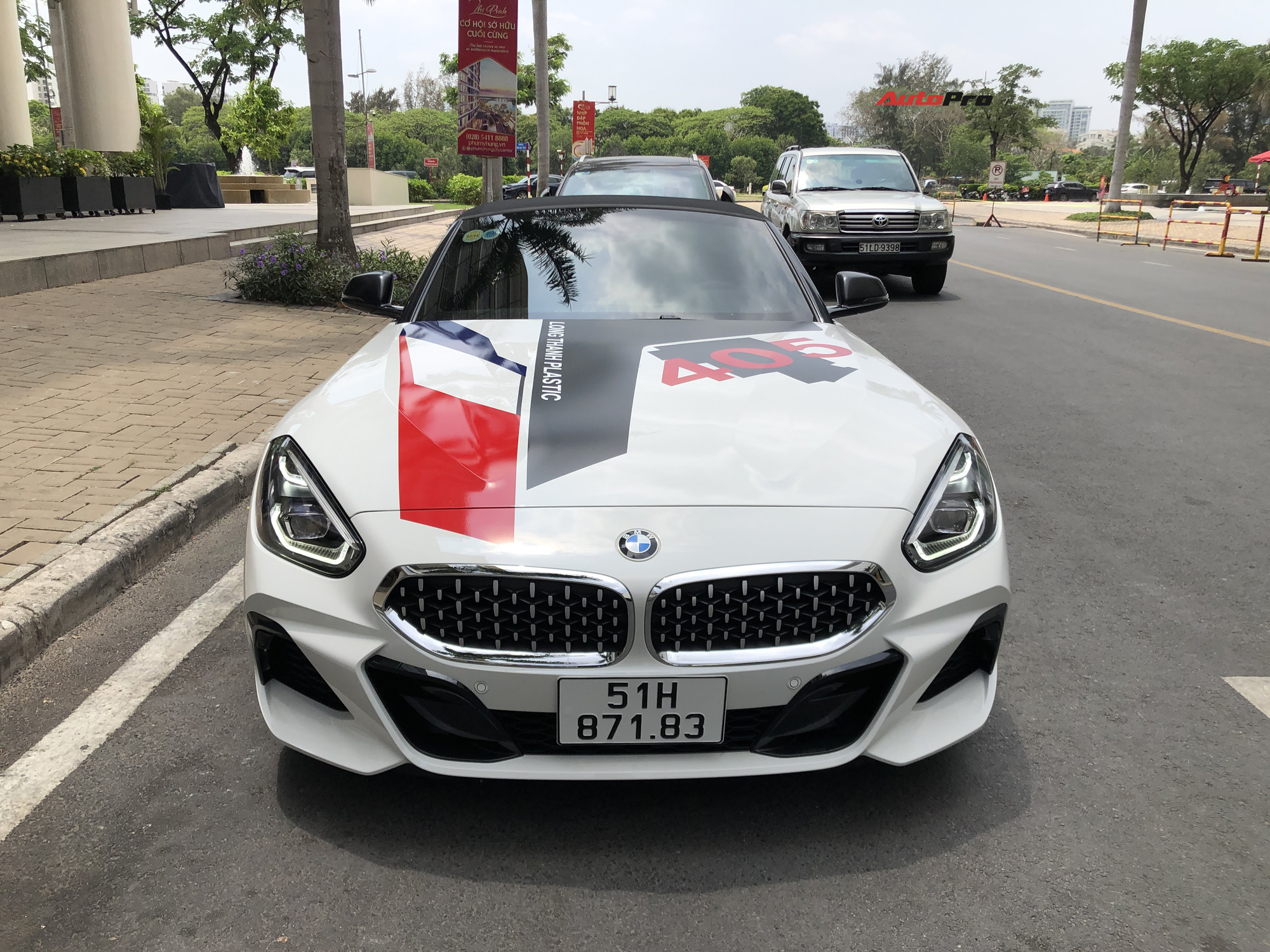 Bắt gặp BMW Z4 giá hơn 3,3 tỷ đồng của Minh ‘Nhựa’: Ngoại thất dán decal tương đồng chiếc BMW X3 vừa rao bán - Ảnh 2.
