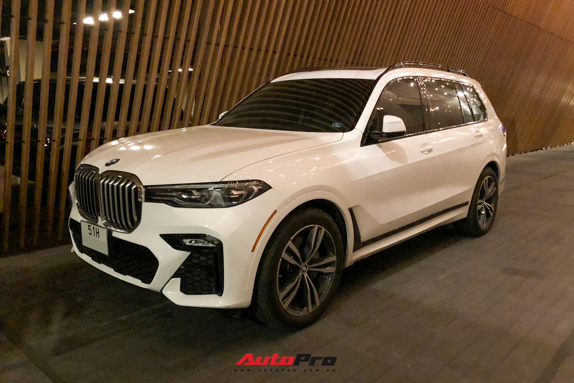 Nhiều siêu xe, xe sang hội ngộ tại tiệc thôi nôi cháu ngoại Minh nhựa, BMW X7 của Trấn Thành cũng xuất hiện - Ảnh 17.