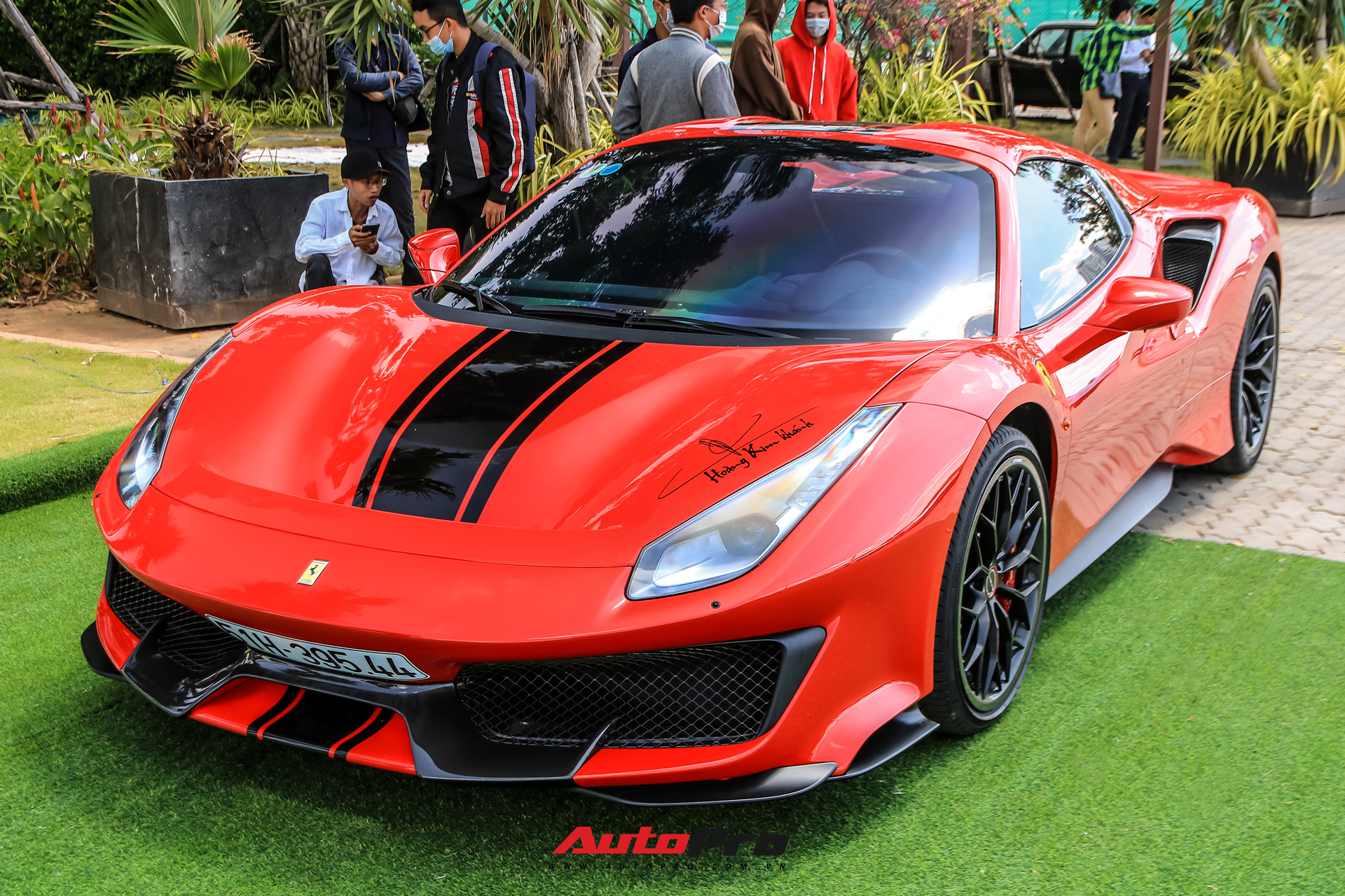 Minh nhựa trải nghiệm Ferrari 488 Pista Spider của Hoàng Kim Khánh: ‘Tự nhiên thích mui trần, chắc do già rồi’ - Ảnh 3.