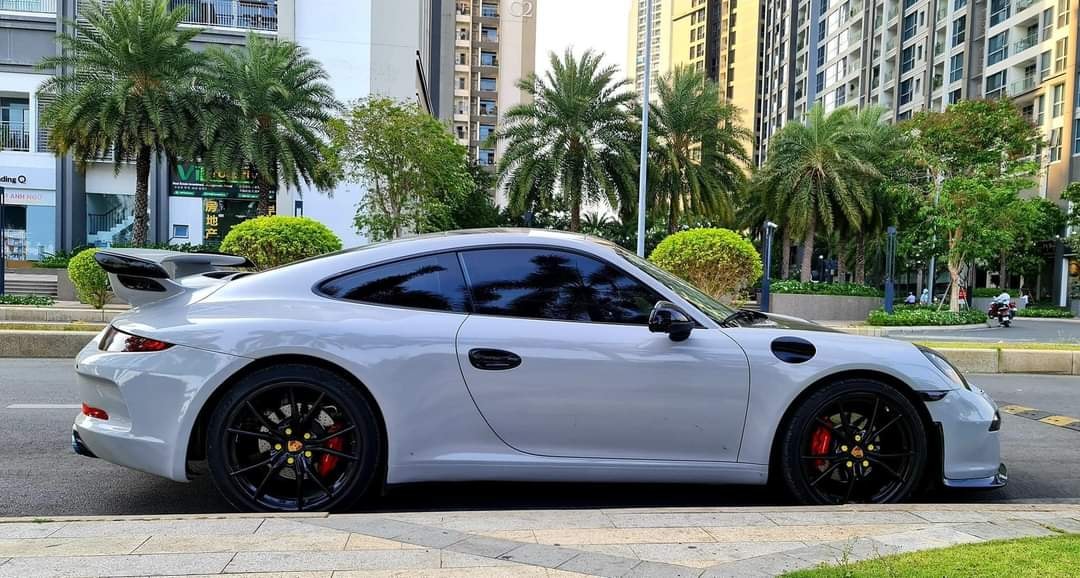 Huyền thoại Porsche 911 được rao bán 4 tỷ đồng dù chạy chỉ chạy 5.000km mỗi năm - Ảnh 2.