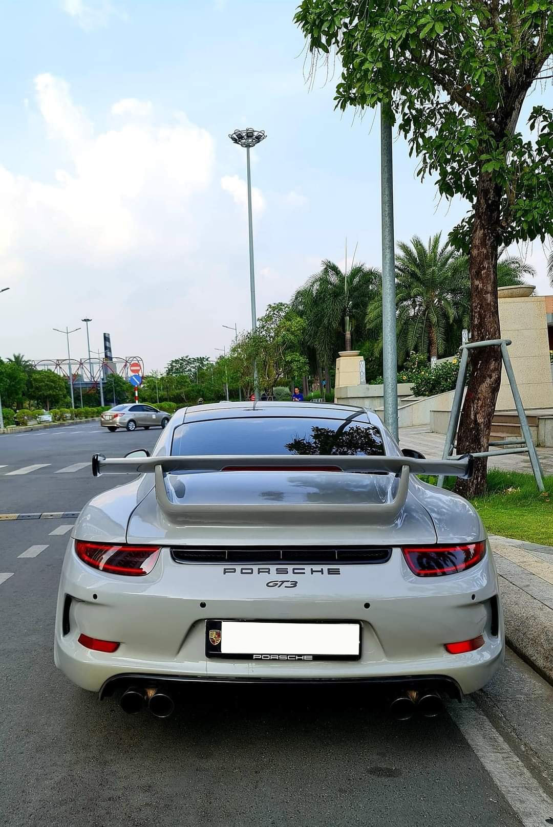Huyền thoại Porsche 911 được rao bán 4 tỷ đồng dù chạy chỉ chạy 5.000km mỗi năm - Ảnh 4.
