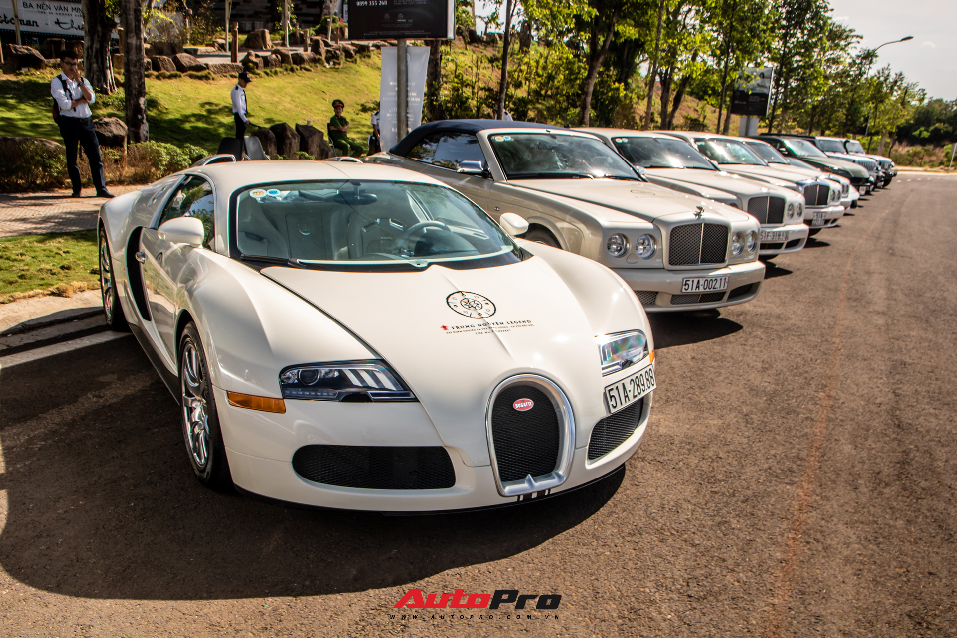 Ông Đặng Lê Nguyên Vũ mang Bugatti Veyron cùng dàn xe hơn trăm tỷ xuất hiện tại TP. Buôn Mê Thuột - Ảnh 3.