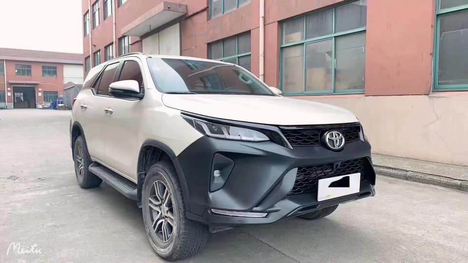 Biến Toyota Fortuner đời cũ thành bản Legender với giá 48 triệu đồng - Lựa chọn ít tốn kém cho dân chơi xe Việt Nam - Ảnh 1.