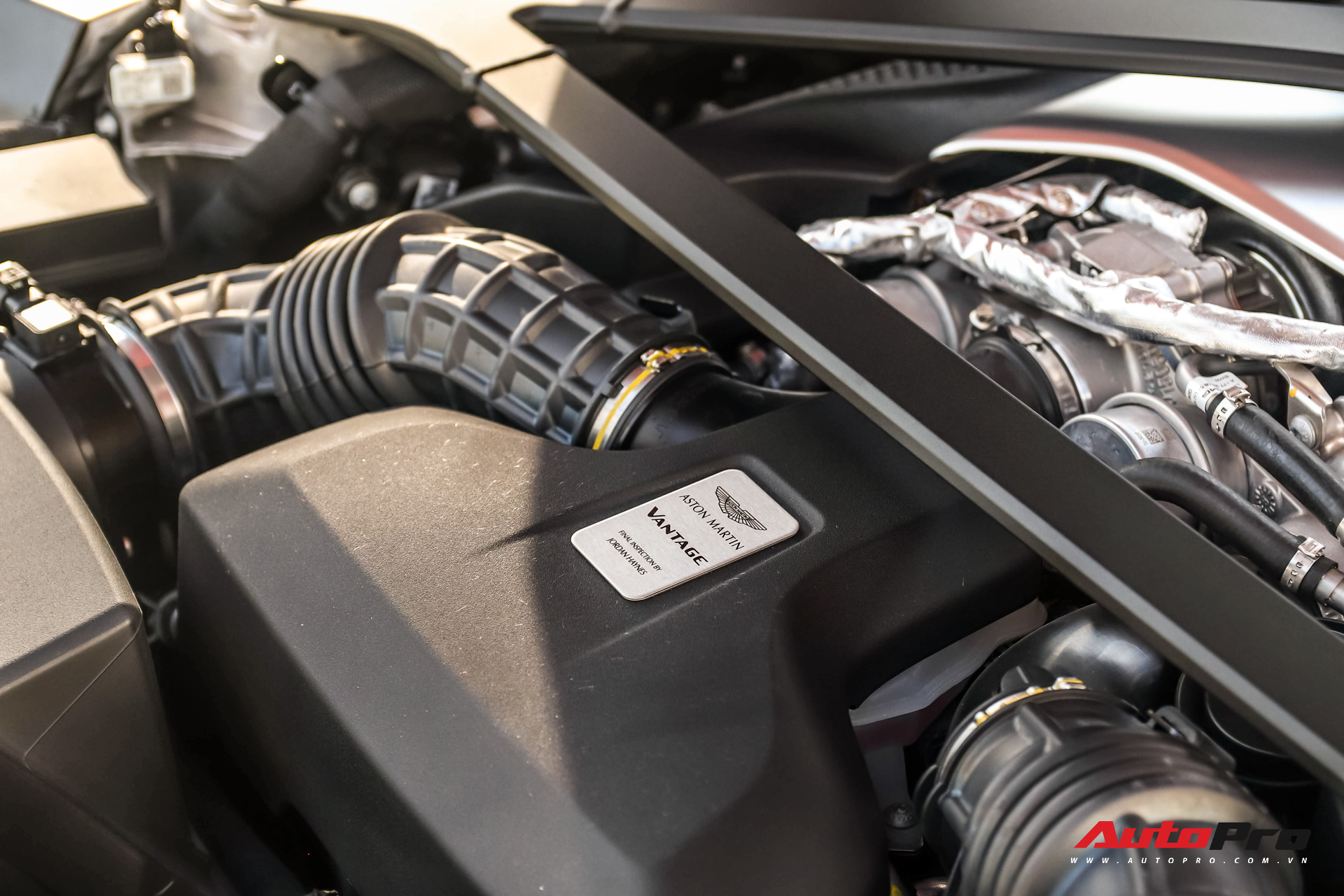Kỳ công thiết kế decal, Minh Nhựa chia tay Aston Martin V8 Vantage, có thể dọn chỗ đón siêu xe mới giống Nguyễn Quốc Cường - Ảnh 4.