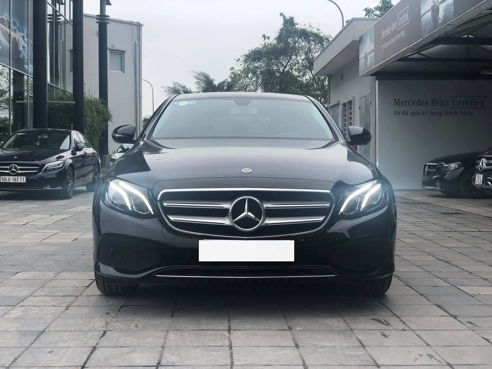 Bản mới rục rịch ra mắt, Mercedes-Benz E-Class cũ thanh lý rẻ như C-Class với ODO chỉ 1.000km  - Ảnh 1.