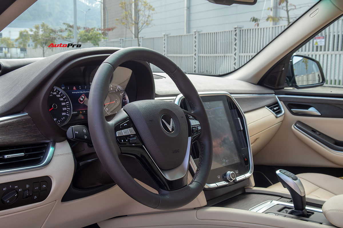 Đổi từ Mercedes-Benz GLC sang VinFast Lux SA2.0, giám đốc 8X đánh giá: Hơn vận hành, thua hoàn thiện, cần thêm tính năng an toàn - Ảnh 9.