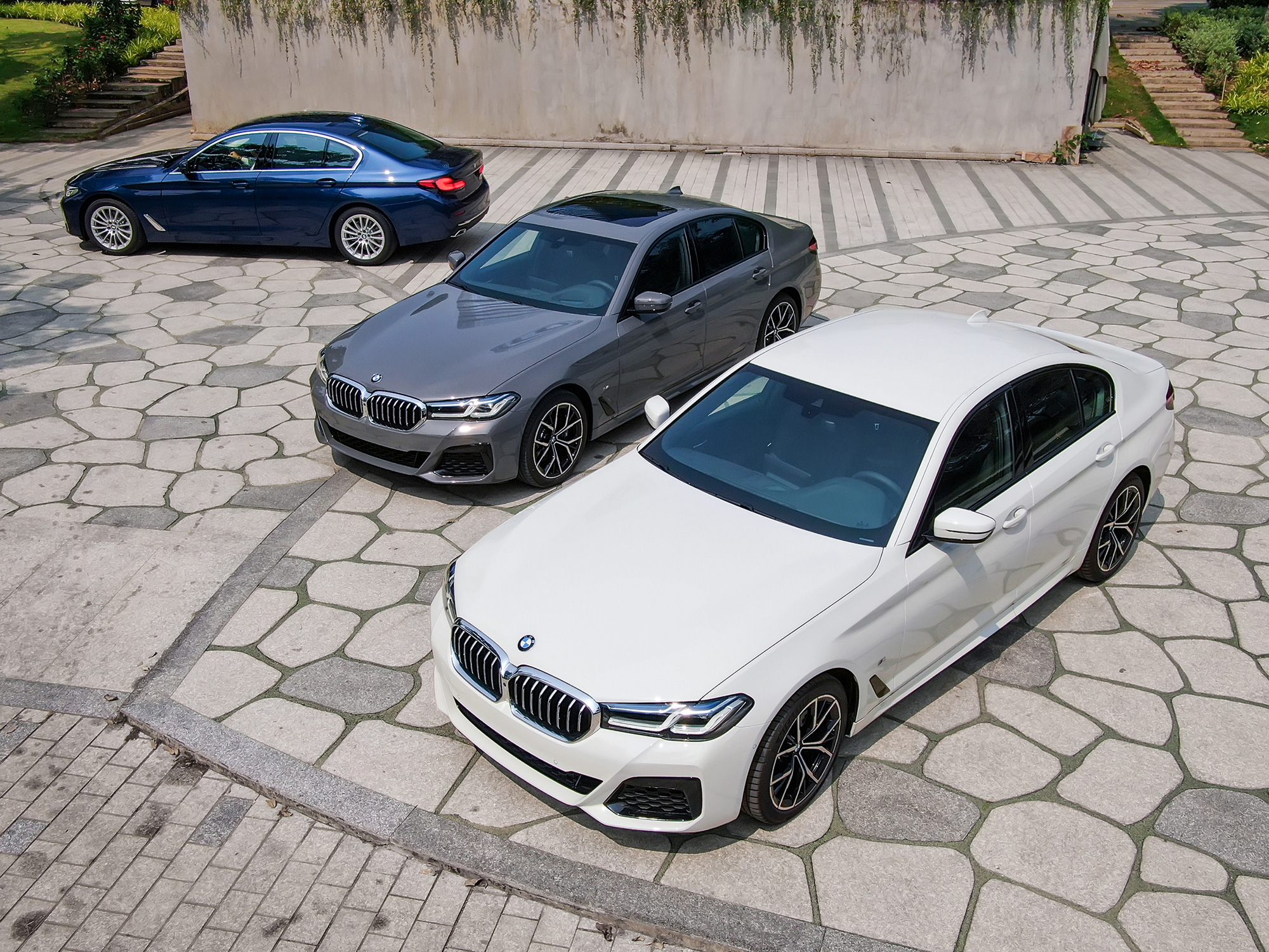 Đây là khác biệt 3 bản BMW 5-Series 2021 vừa ra mắt Việt Nam: Mua 530i M Sport, hay chọn 520i Luxury để tiền dư mua thêm Kia Seltos - Ảnh 1.