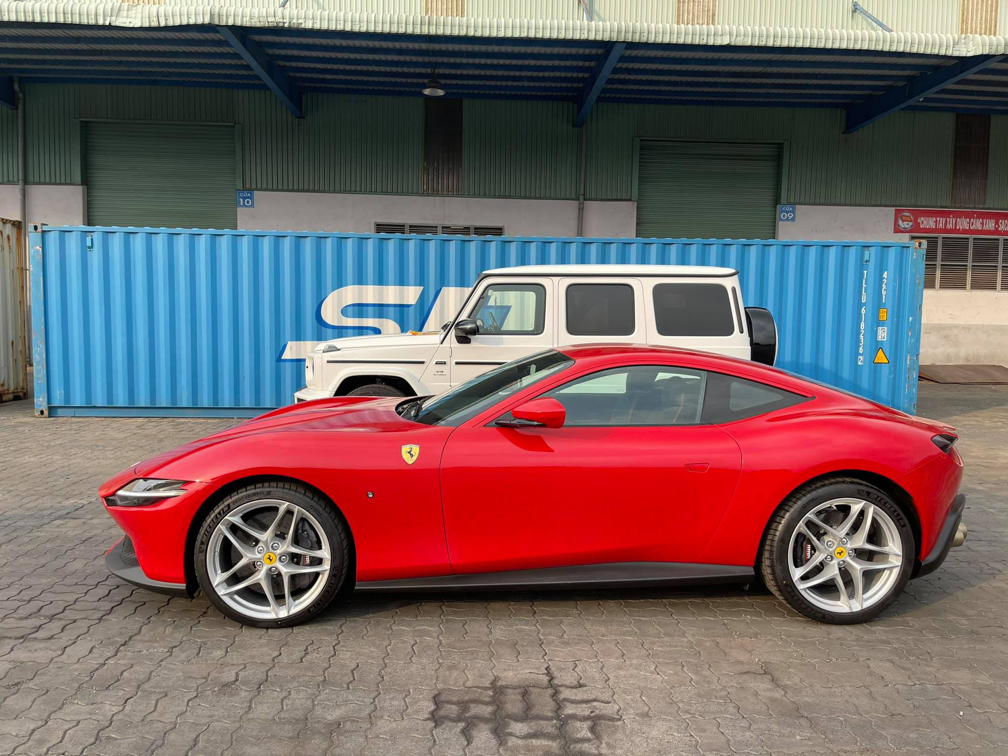 Khui công Ferrari Roma thứ 2 tại Việt Nam: Không chỉ khác ở màu sơn, nội thất cũng mới lạ so với chiếc đầu - Ảnh 3.