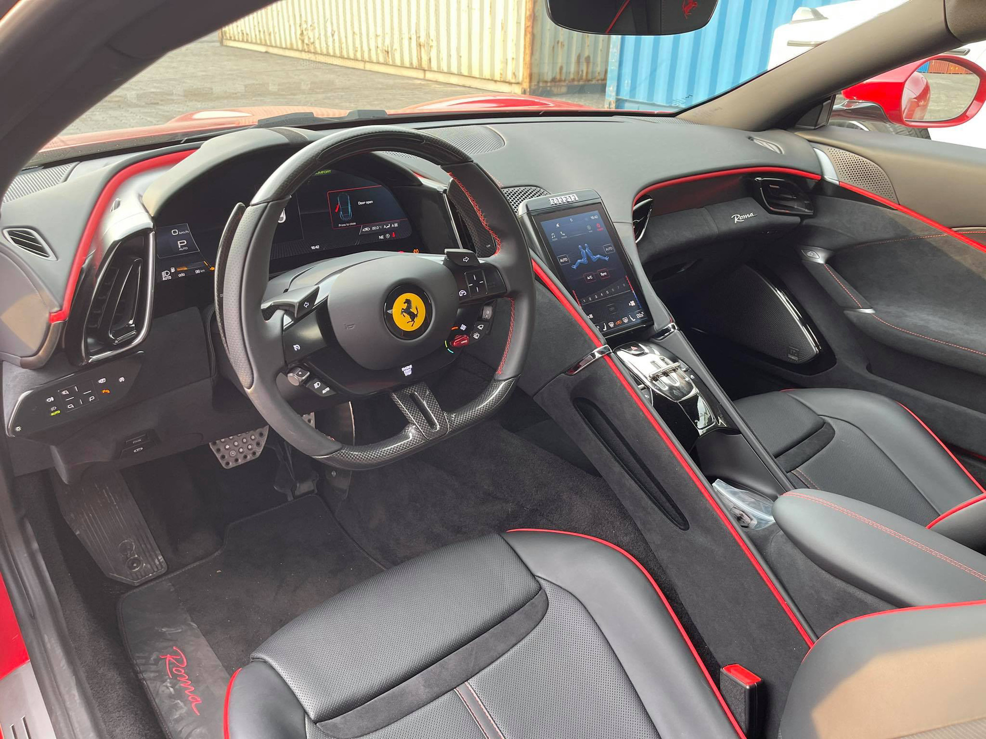 Khui công Ferrari Roma thứ 2 tại Việt Nam: Không chỉ khác ở màu sơn, nội thất cũng mới lạ so với chiếc đầu - Ảnh 4.