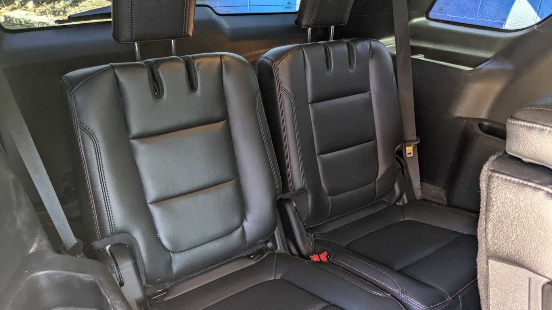 Ford Explorer độ limousine không giống ai: Giữ nguyên hàng ghế 2 và 3, rao bán bán giá quy đổi gần 1,4 tỷ đồng - Ảnh 9.