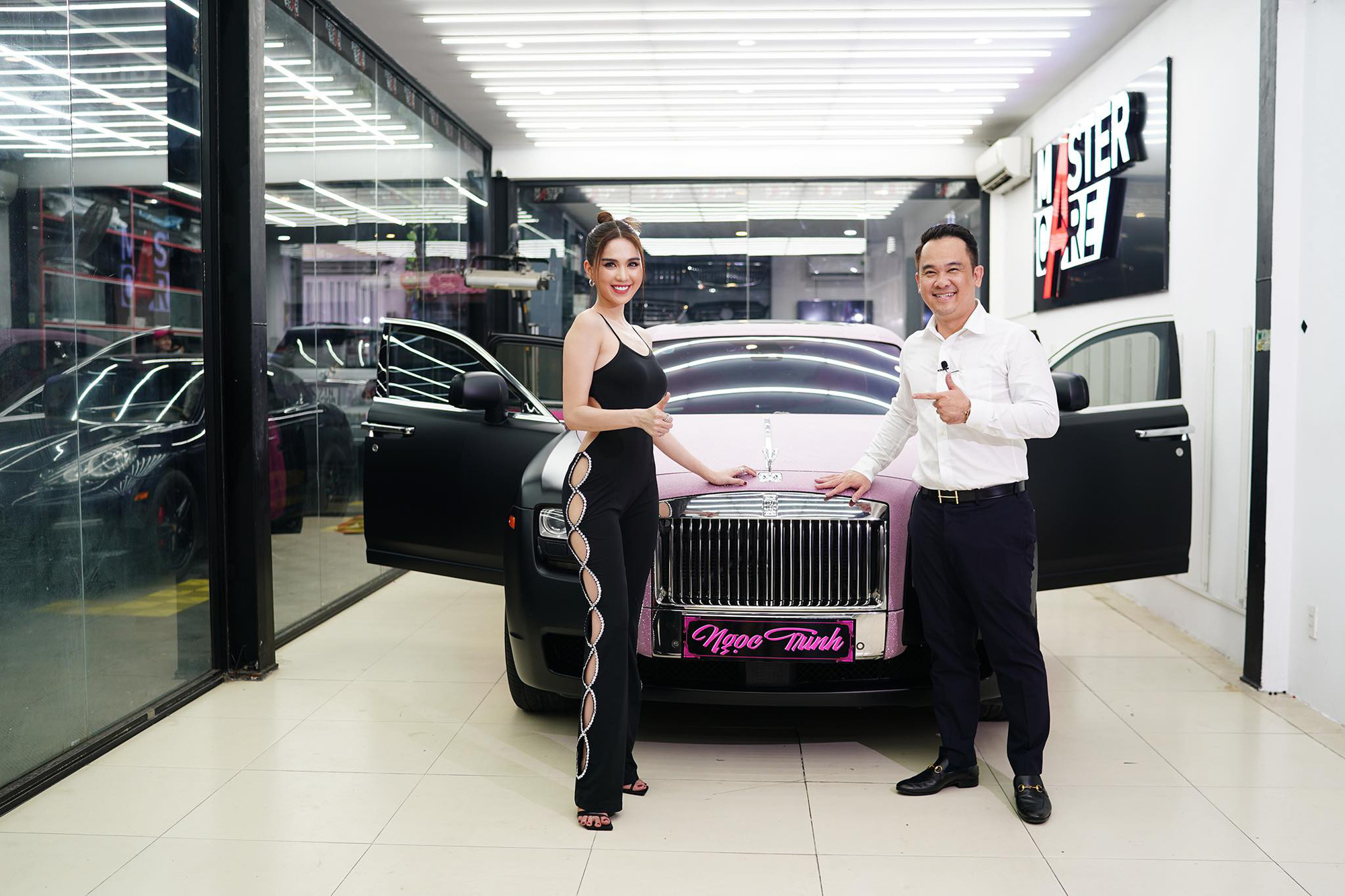 Ngọc Trinh khoe Rolls-Royce Ghost phiên bản Black Pink độc nhất Việt Nam, tiện rao bán Mercedes-Maybach S500 giá 6,5 tỷ đồng - Ảnh 8.