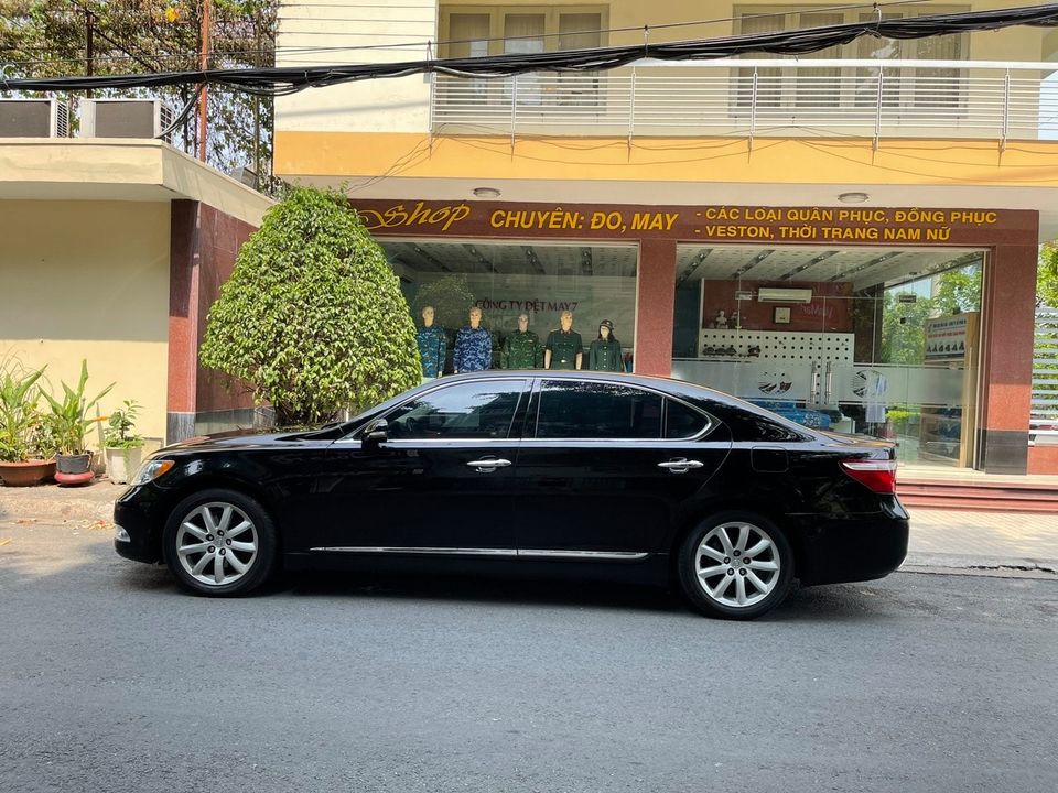 Hết thời, Lexus LS 460L mất giá rẻ hơn Toyota Camry dù chỉ chạy 9.000km/năm - Ảnh 2.