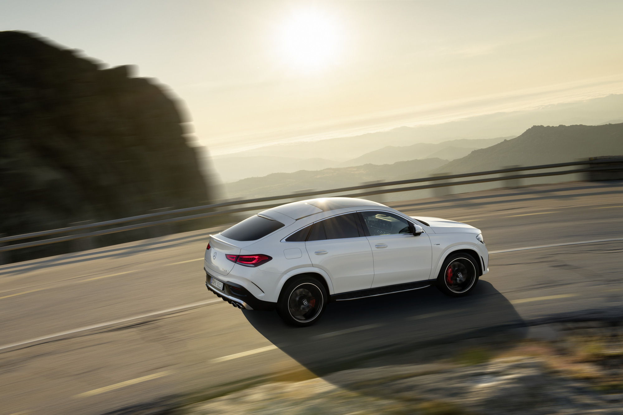 Mercedes-Benz GLE Coupe 2021 ra mắt Việt Nam: Giá 5,35 tỷ đồng, full đồ chơi đấu BMW X6 - Ảnh 3.