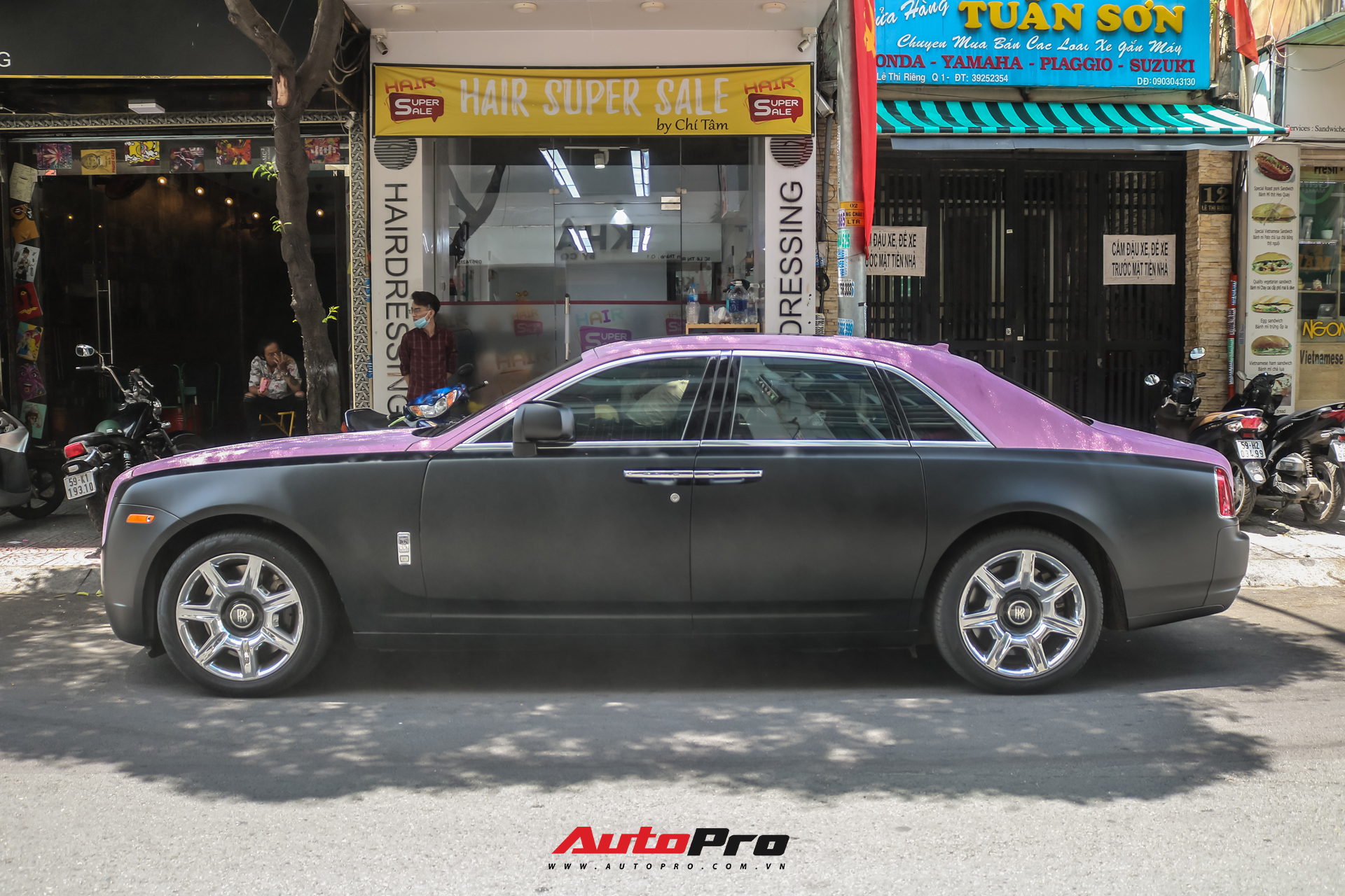 Mặc kệ drama, Ngọc Trinh mang Rolls-Royce Ghost bản Black Pink siêu độc lên phố chơi cuối tuần - Ảnh 7.