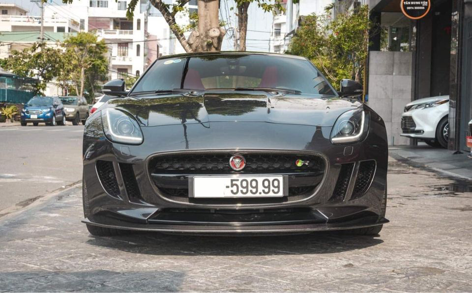 Siêu báo Jaguar F-Type R Coupe độc nhất Việt Nam bán lại giá hơn 5 tỷ đồng, ODO là chi tiết gây chú ý - Ảnh 1.