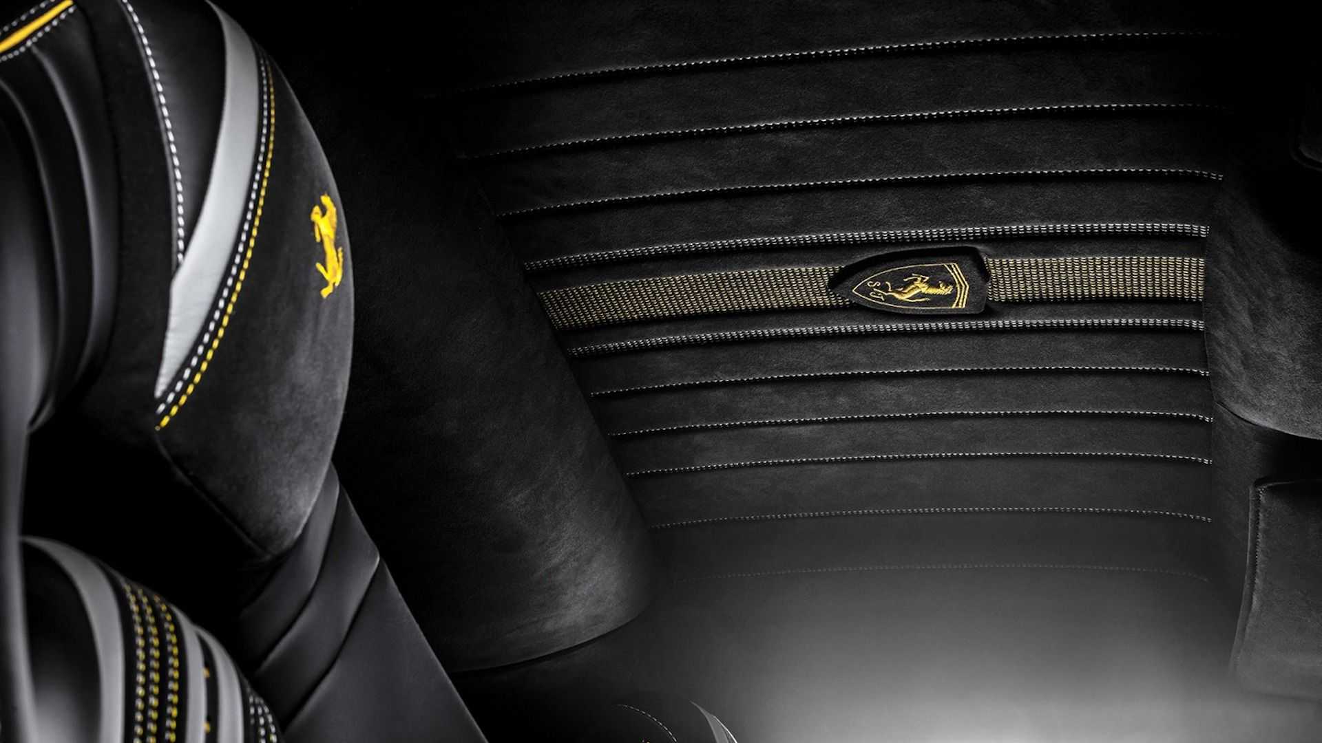 Ferrari 812 Superfast độ nội thất vàng đen hút mắt - Gợi ý hoàn hảo cho đại gia Việt - Ảnh 5.
