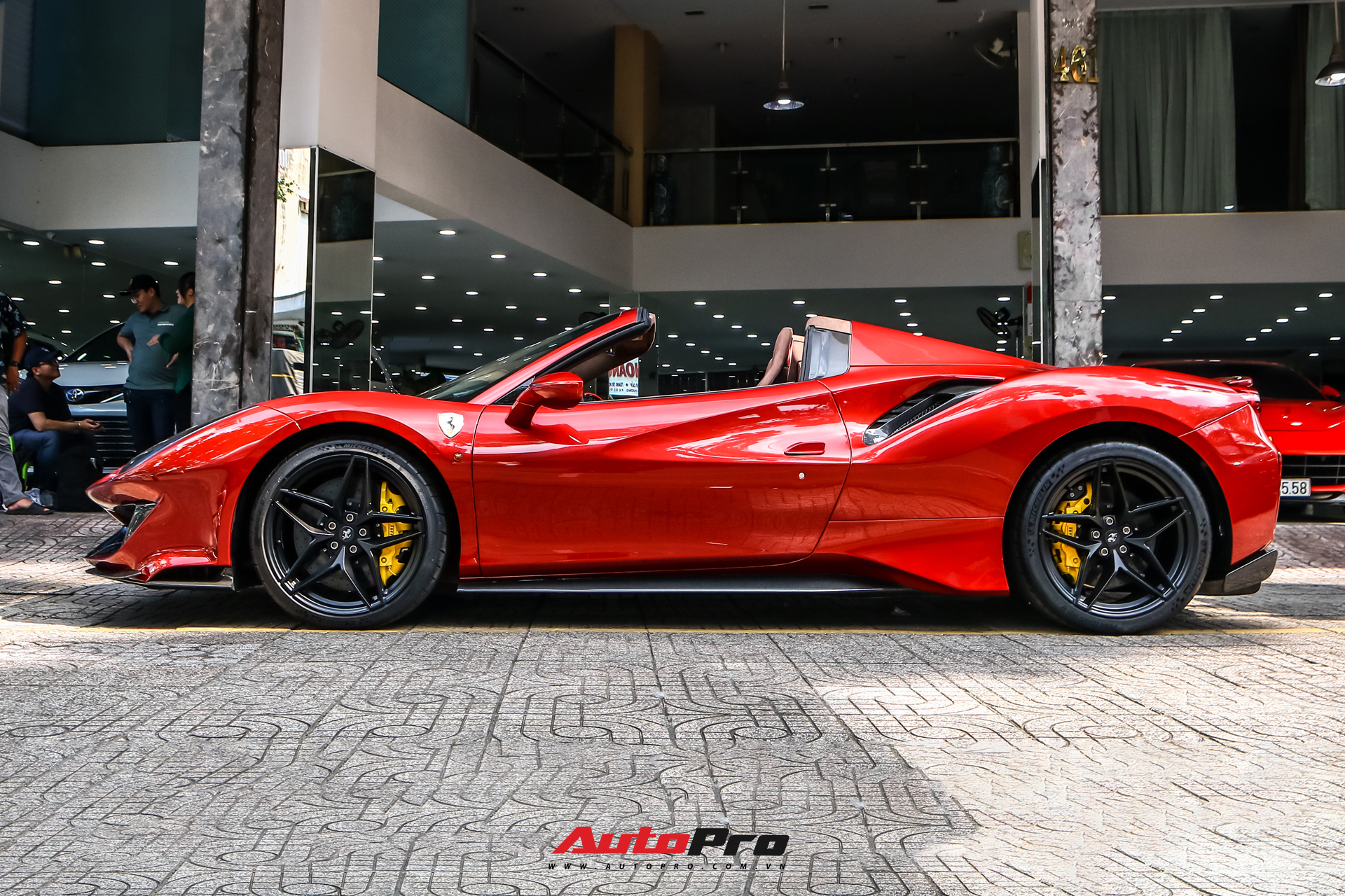 Cận cảnh Ferrari 488 Pista Spider thứ hai về Việt Nam: Nhiều chi tiết carbon gây ấn tượng về mặt thị giác - Ảnh 9.