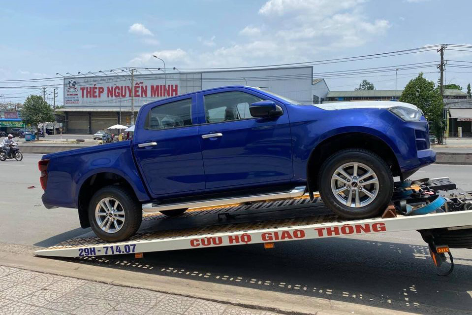 Chưa ra mắt, Isuzu D-Max 2021 đã loạn giá tại đại lý: Thua trang bị nhưng đắt đỏ ngang Ford Ranger - Ảnh 1.