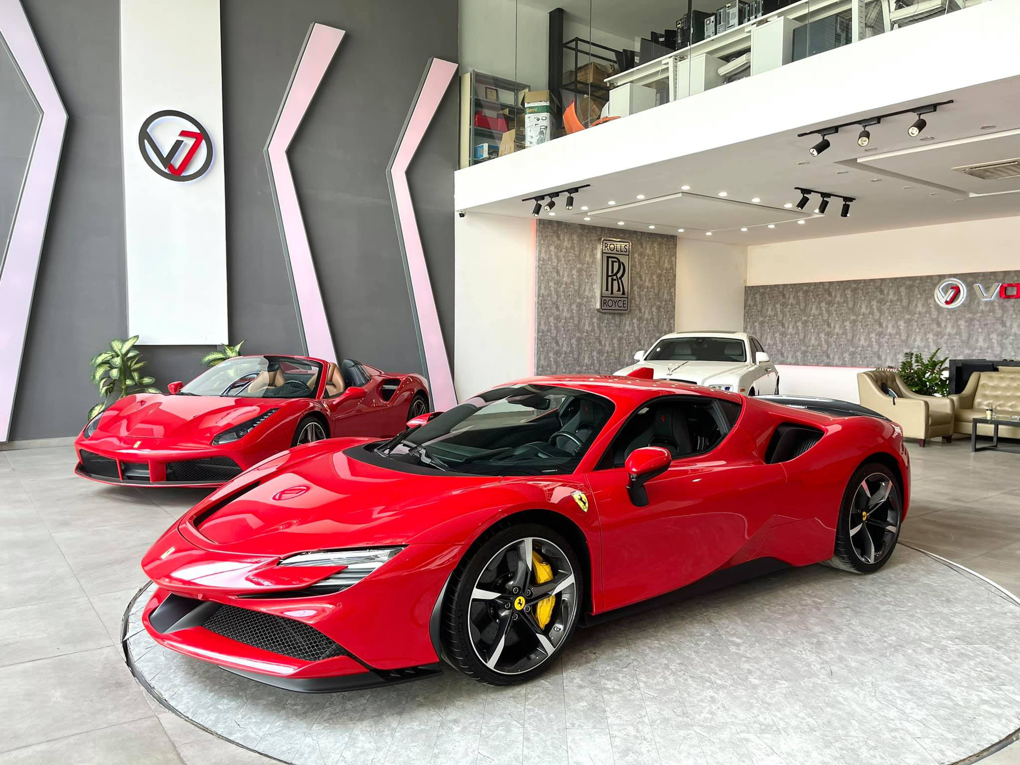 Ferrari SF90 Stradale của nữ đại gia 9x biến thành bản độc sau khi qua tay showroom, dân tình chờ đón siêu phẩm LaFerrari mới - Ảnh 5.