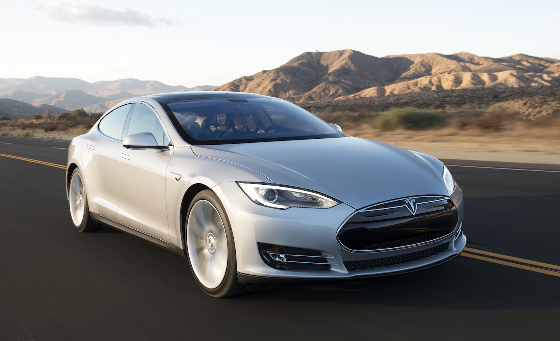 Машина тесла. Tesla model s 2011. Тесла машина 2012. Tesla model s второго поколения. Тесла а4.