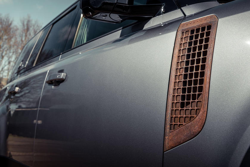 Land Rover Defender độ kiểu rỉ sét cho nhà giàu thích chơi trội - Ảnh 6.