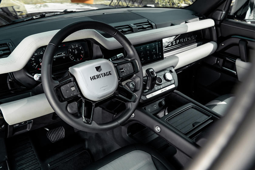 Land Rover Defender độ kiểu rỉ sét cho nhà giàu thích chơi trội - Ảnh 7.