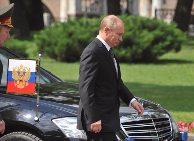 Chiếc xe người Nga mượn cho tổng thống Putin: Siêu khủng! - Ảnh 2.