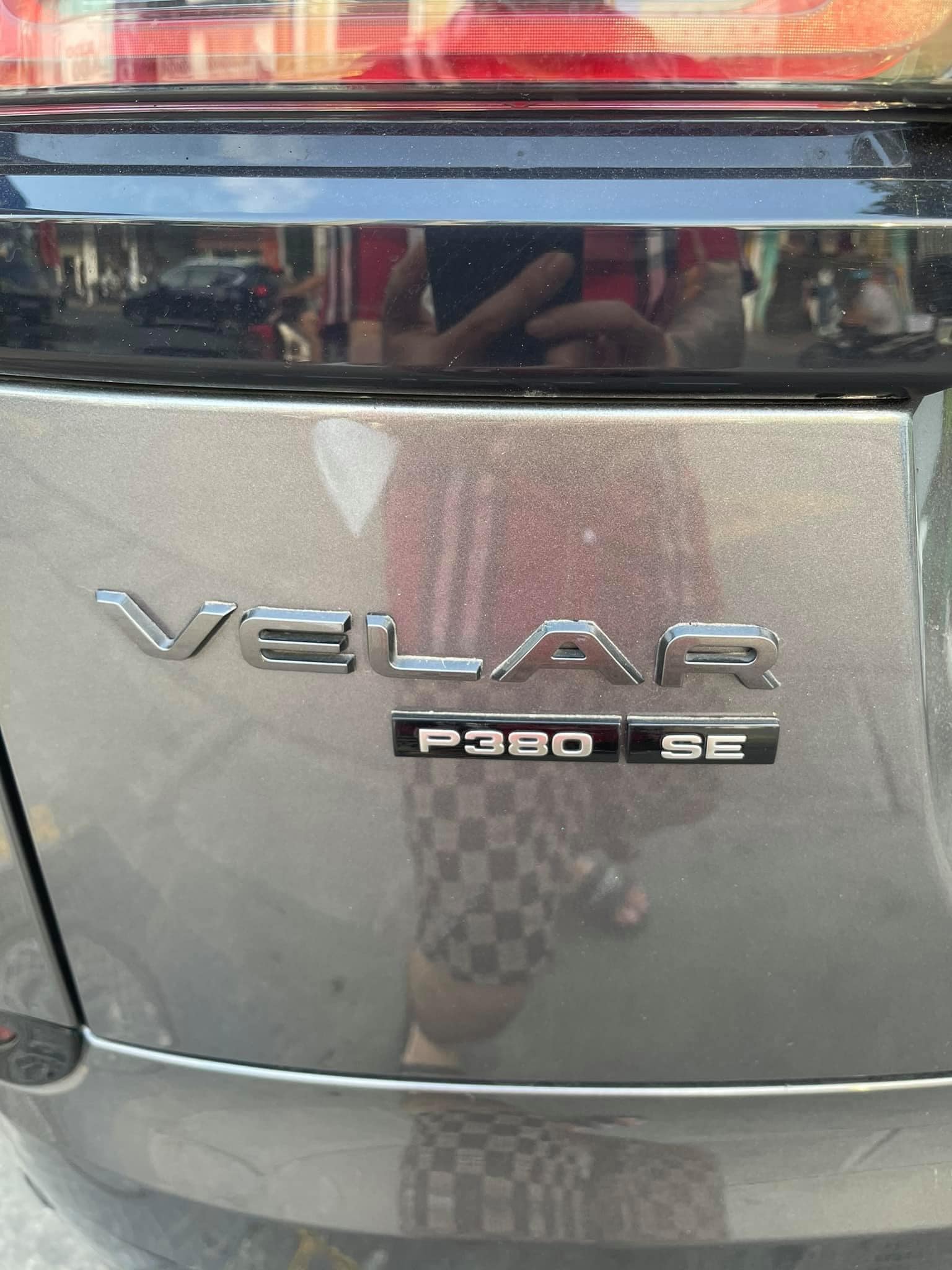 Bán xe vì sắp phá sản, chủ nhân Range Rover Velar chấp nhận lỗ 3 tỷ dù mới chạy 20.000km - Ảnh 3.