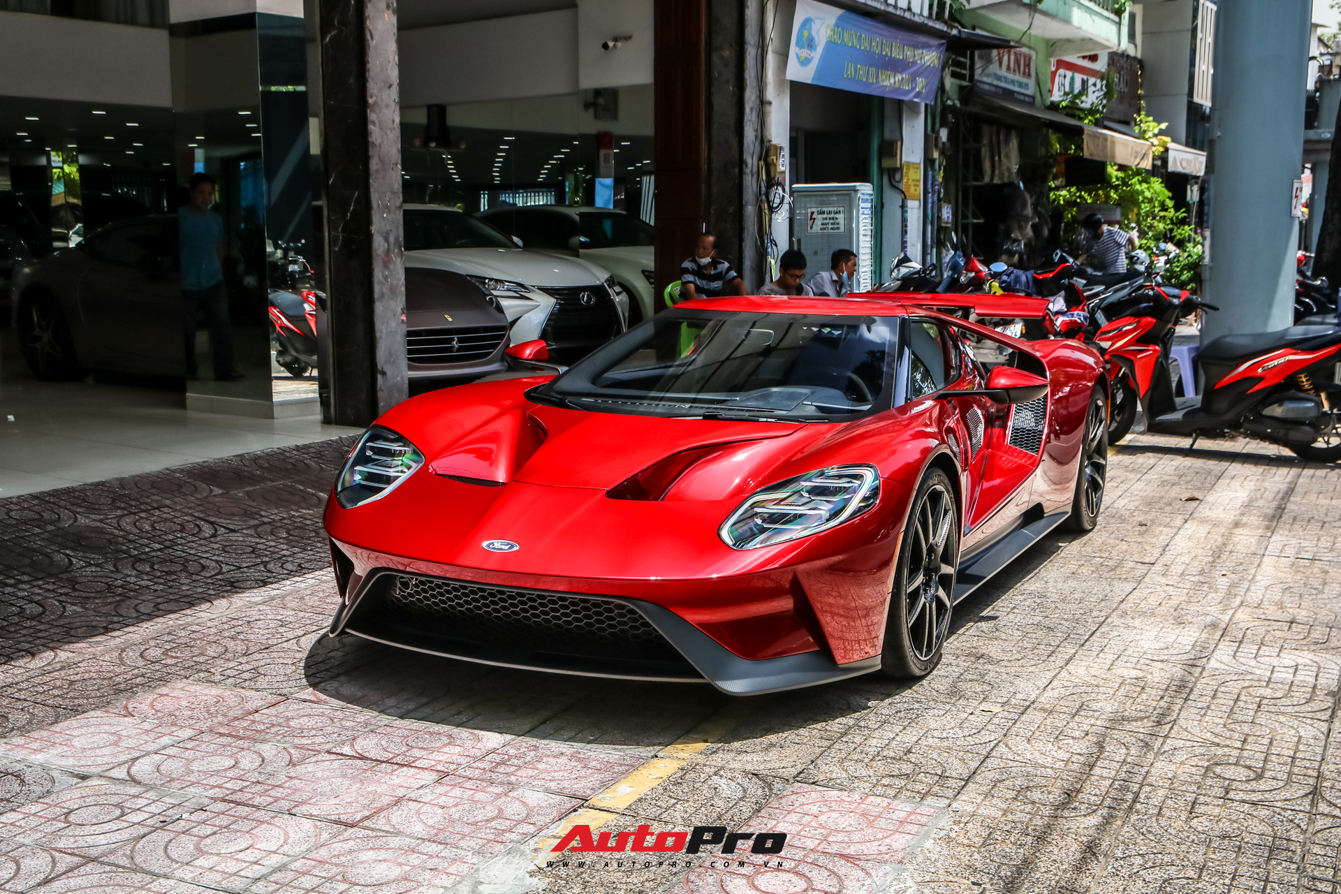 Minh Nhựa rủ Nguyễn Quốc Cường đi xem siêu phẩm Ford GT, CĐM nhất loạt đẩy thuyền: 2 anh mỗi người 1 con là hết bài! - Ảnh 4.