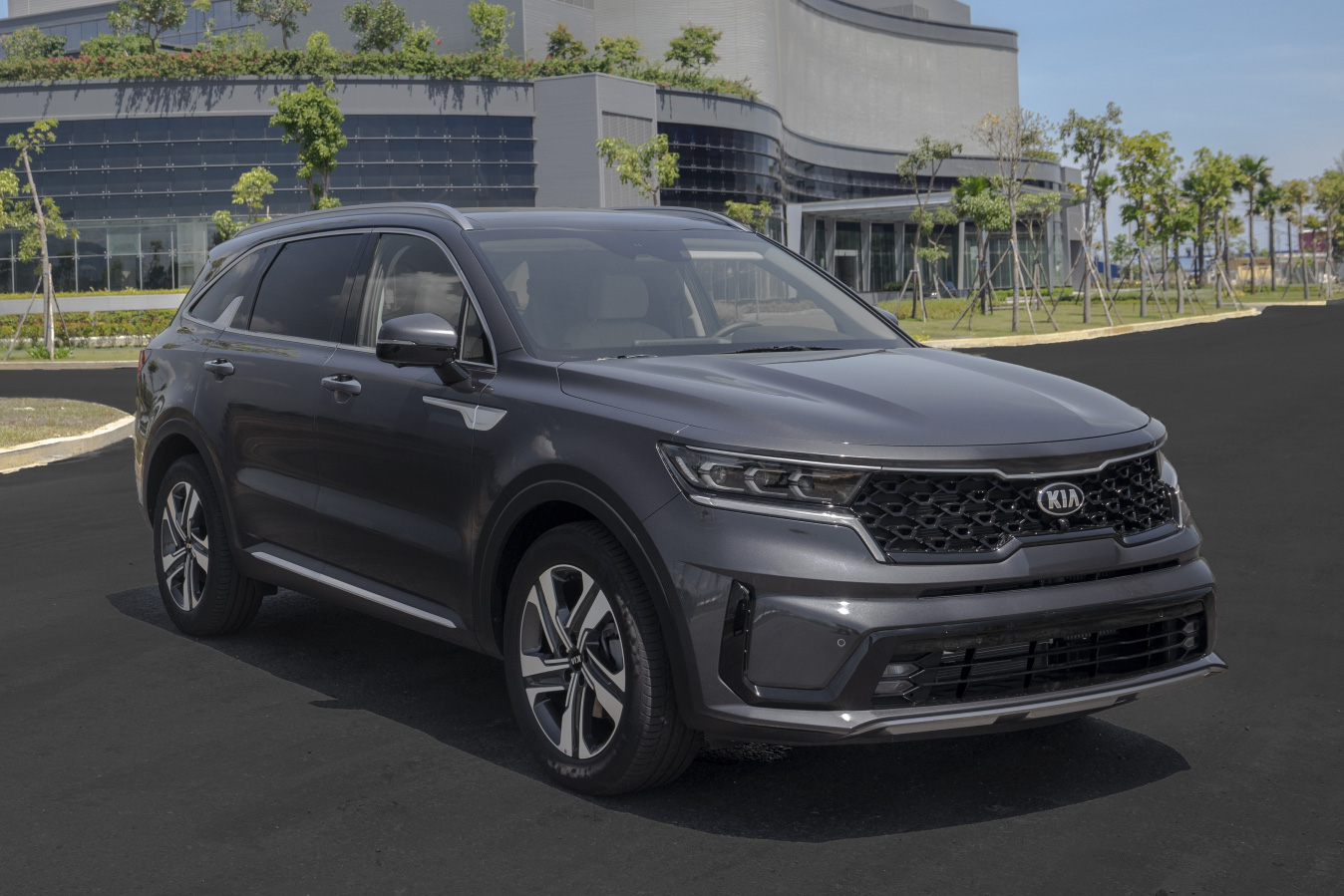 Mua Kia Sorento hay Hyundai Santa Fe: SUV 7 chỗ hot gây lúng túng cho người Việt - Ảnh 3.