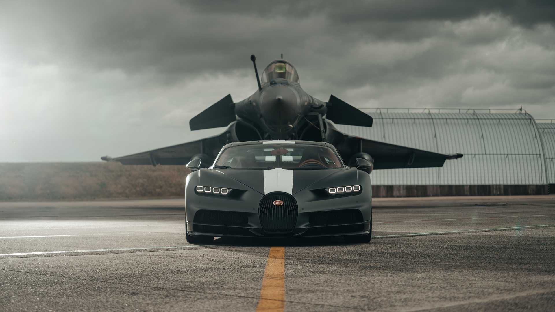 Siêu xe Bugatti đua với máy bay chiến đấu và cái kết làm bất ngờ tất cả - Ảnh 2.