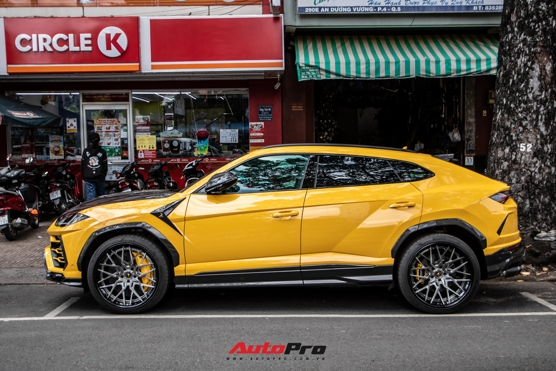 Lamborghini Urus khó bắt gặp nhất Việt Nam lộ diện trên phố Sài Gòn, bộ mâm mới là điểm nhấn - Ảnh 2.