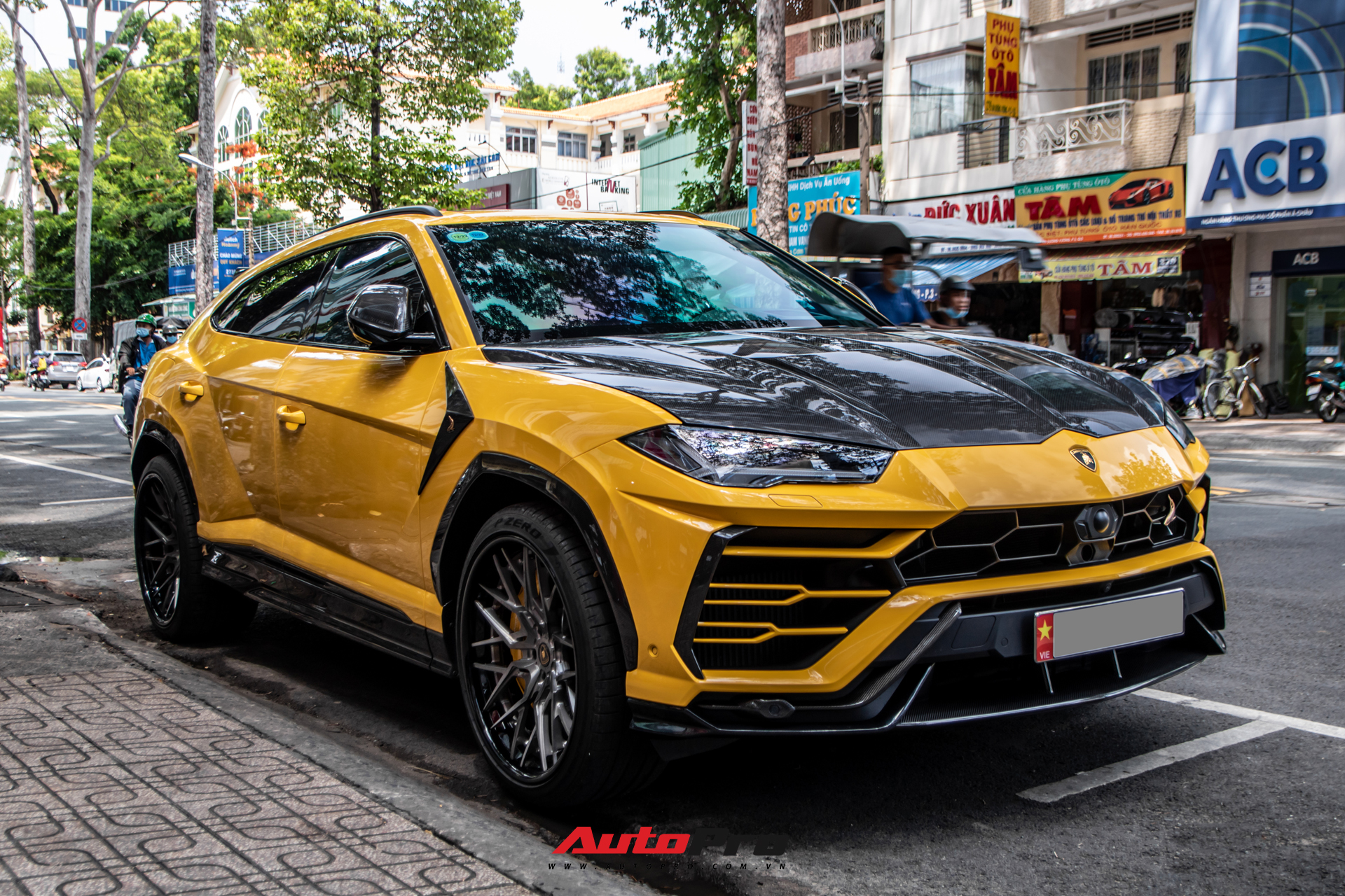 Lamborghini Urus khó bắt gặp nhất Việt Nam lộ diện trên phố Sài Gòn, bộ mâm mới là điểm nhấn - Ảnh 6.