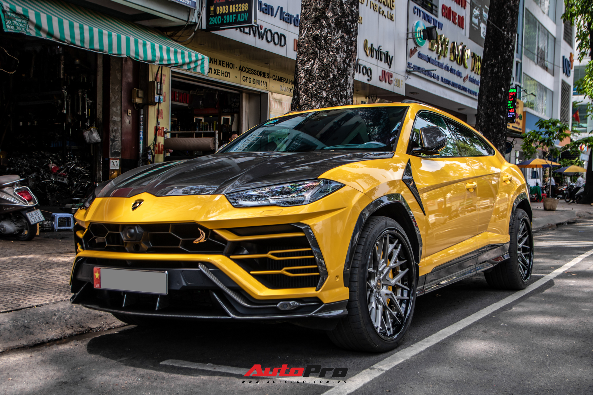 Lamborghini Urus khó bắt gặp nhất Việt Nam lộ diện trên phố Sài Gòn, bộ mâm mới là điểm nhấn - Ảnh 8.
