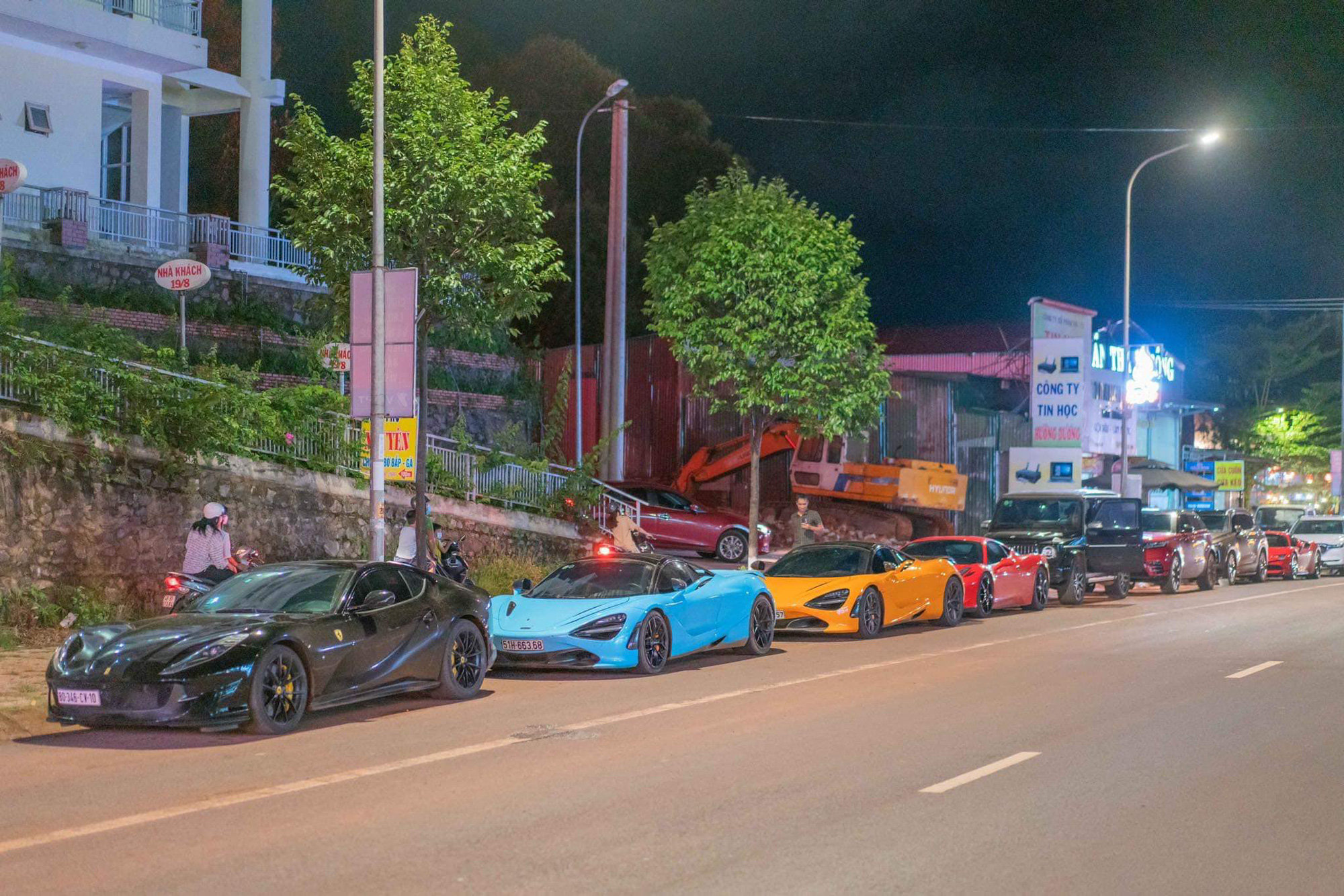 Dàn siêu xe của giới đại gia Sài Gòn bất ngờ xuất hiện tại Đắk Nông - Ảnh 1.
