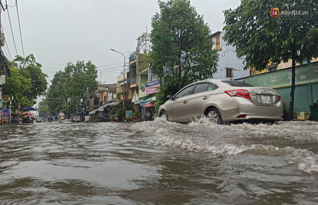 Sài Gòn mưa tối trời vào buổi sáng, đường ngập “te tua”, xe chết máy la liệt - Ảnh 6.