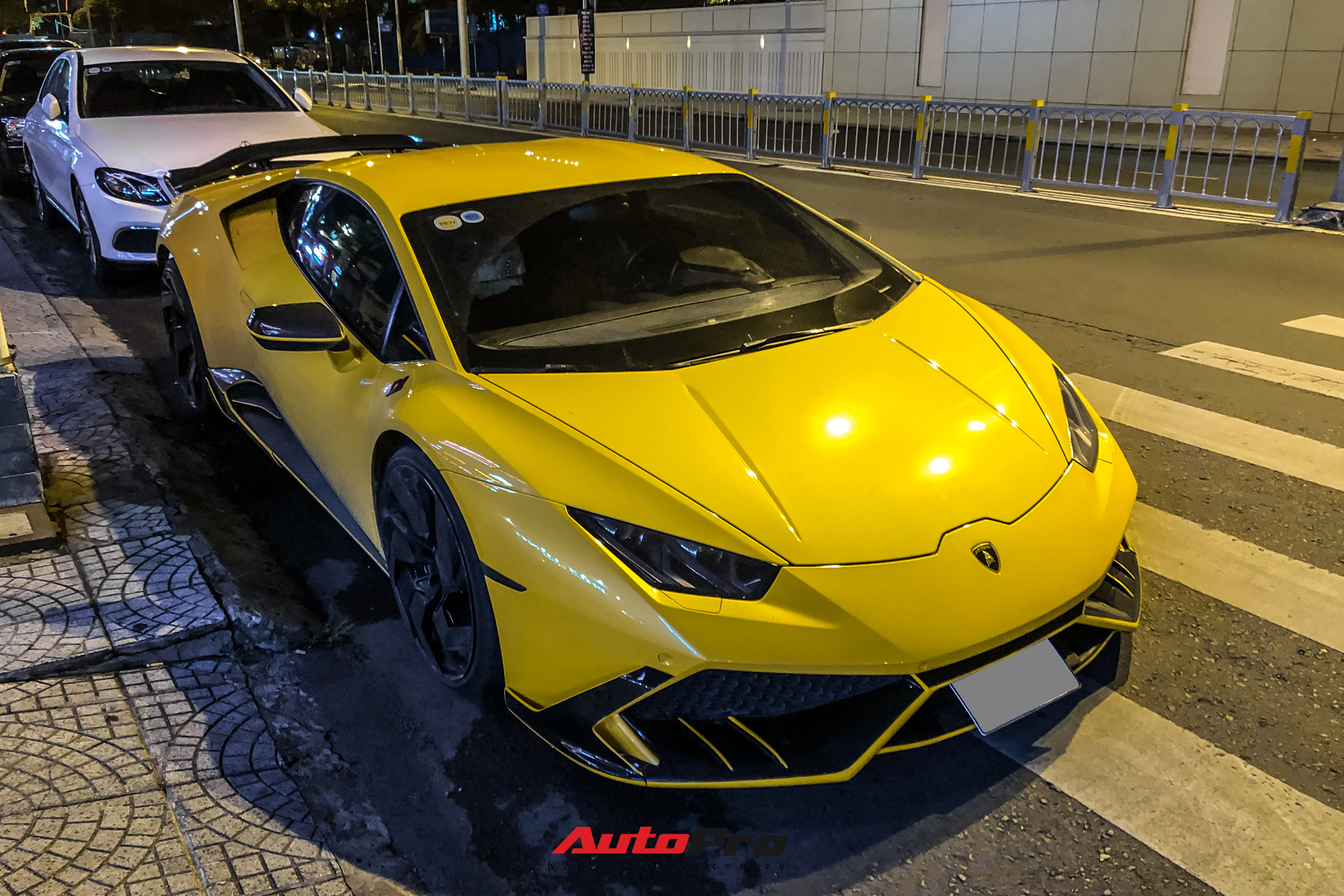 Lamborghini Huracan từng của doanh nhân Nguyễn Quốc Cường độ phong cách cởi truồng cực dị - Ảnh 5.