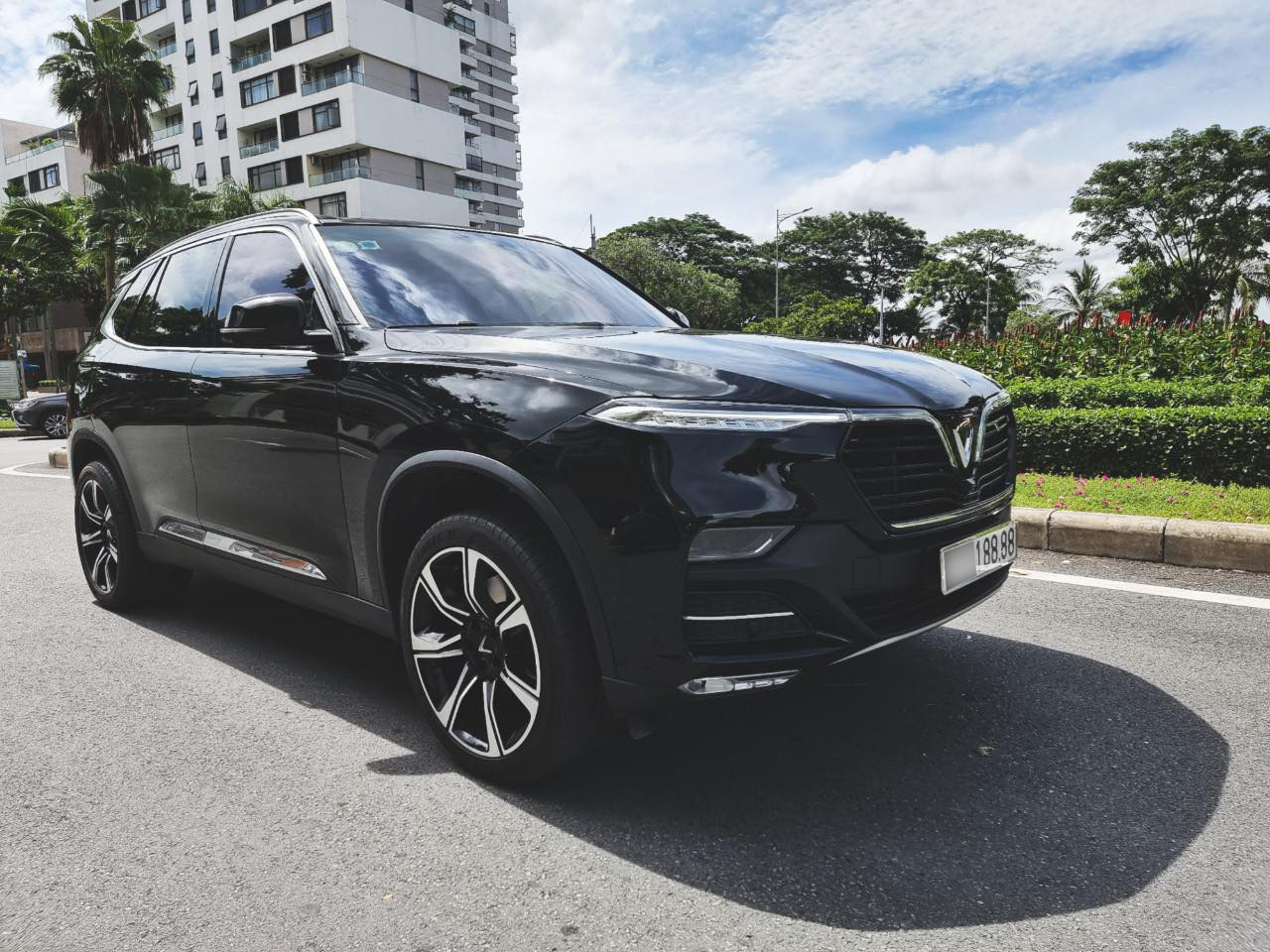 Mang biển tứ quý 188.88, VinFast Lux SA2.0 chạy 17.000km vẫn có giá bán lại 2,1 tỷ đồng - Ảnh 6.