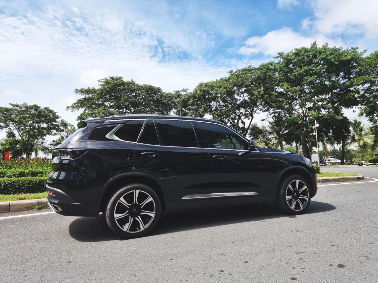 Mang biển tứ quý 188.88, VinFast Lux SA2.0 chạy 17.000km vẫn có giá bán lại 2,1 tỷ đồng - Ảnh 4.