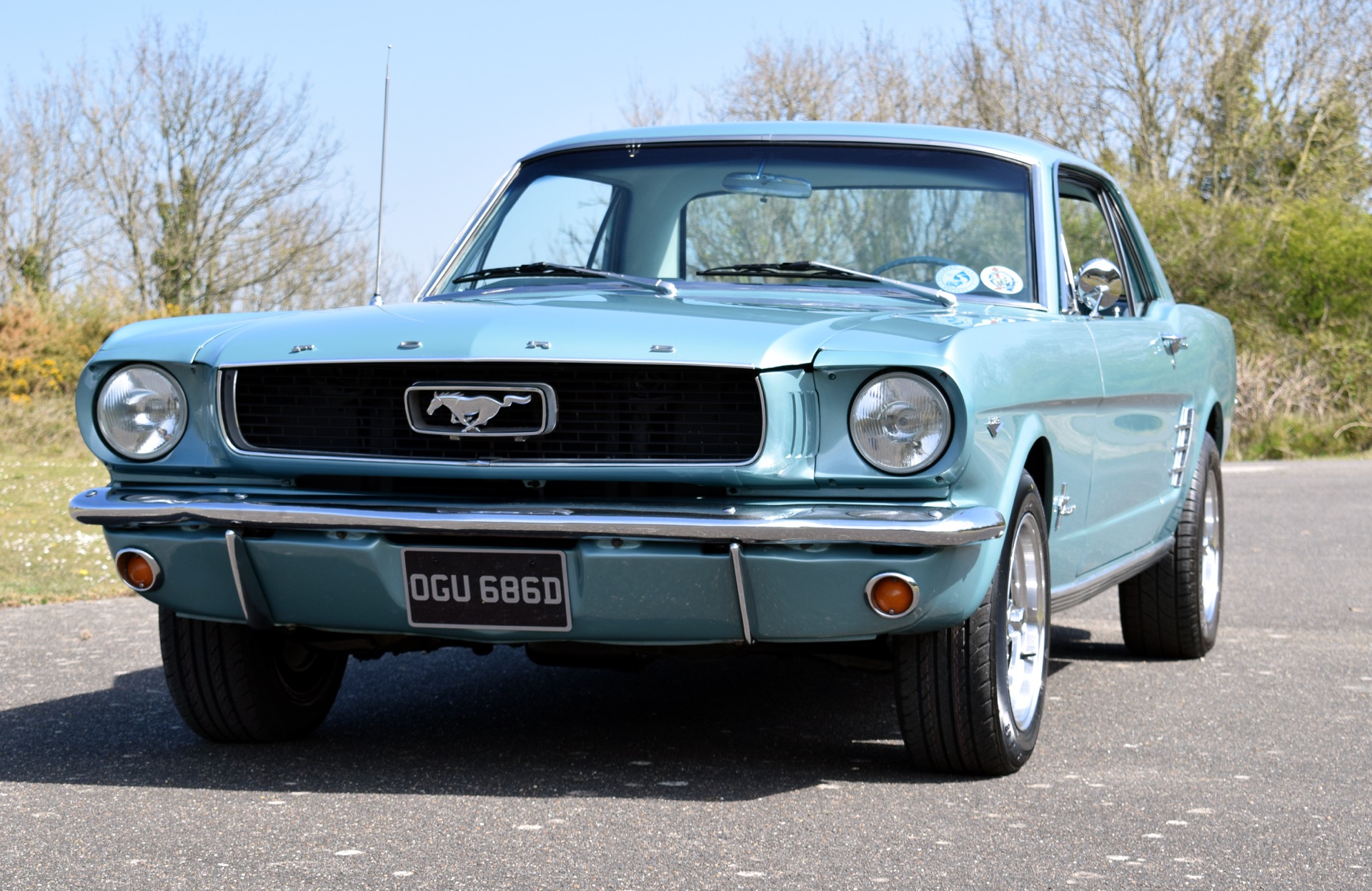 Having extra money during COVID season but not being able to travel, wealthy individuals are now investing in classic cars - Photo 2. Having extra money during COVID season but not being able to travel, wealthy individuals are now investing in classic cars - Photo 2.